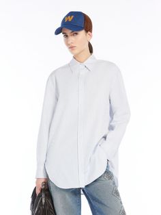 Oversized shirt in soft and lightweight pure cotton twill fabric. The mannish-style model boasts a classic pointed collar and drop-shoulder long sleeves with double cuff detail. Embellished with floral-patterned embroidered buttonholes, a box pleat-adorned darted rear yoke and a rounded hem. Visible button fastening on the front. Everyday style meets refinement and western charm in the Signature Collection by Lucy Hale for Weekend Max Mara. A loving tribute to the western aesthetic, with clean-c