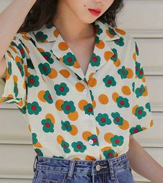 Retro V-neck Summer Shirt, Trendy Short Sleeve Printed Blouse, Trendy Short Sleeve Tops With Ditsy Floral Print, Retro Short Sleeve Blouse, Green Retro Print Summer Top, Cute Green Short Sleeve Blouse, Retro Short Sleeve Shirt With Floral Print, Trendy Green Floral Print Shirt, Cute Green Summer Blouse