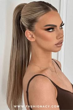 Embrace timeless elegance with a sleek ponytail featuring a middle part, offering a chic and polished look that accentuates facial features and complements any outfit. Hairstyles With Middle Part, Ponytail Hairstyle Ideas, Uk Hairstyles, Chic Ponytail, Long Hairstyle Ideas, Elegant Ponytail, Show Choir, Curly Hair Braids, Middle Part Hairstyles