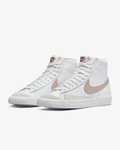 Nike Blazer Mid 77 Women, Blazer Mid 77 Vintage, Nike Model, Nike Blazer Mid 77, Nike Models, Nike Blazer Mid, Look Retro, Nike Blazers Mid, Cute Nike Shoes