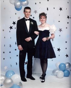 90s Prom Theme Party, 90s Prom Pictures, 1990 Prom Dresses, 90s Prom Aesthetic, Dresses From The 90s, 1990s Prom, 90's Prom, Prom 80s, 60s Prom