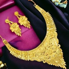 Heavy Gold Jewelry Sets For Formal Occasions, Traditional Gold Jewelry For Anniversary, Gold Chandbali Jewelry For Anniversary, Bollywood Style Jewelry For Anniversary And Festivals, Gold Jewelry Sets With Intricate Design For Anniversary, Heavy Gold Jewelry For Celebration, Gold Jewelry For Anniversary And Festivals, Traditional Yellow Jewelry For Formal Occasions, Gold Jewelry For Festival Anniversaries