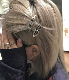 Chrome Hearts Women, Chrome Hearts Aesthetic, Hair Clip Aesthetic, Aesthetic Hair Clips, Hair Clips Aesthetic, Vintage Hair Clips, Hair Accessories Clips, 가을 패션, Chrome Hearts