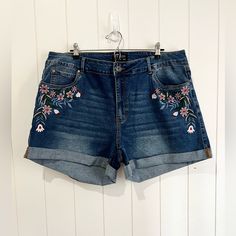 Bloomchic Nwt Embroidered Denim Jean Shorts Size 22 Cuffed Hand Embroidery On Jeans Pants, Floral Embroidered Denim Shorts, Embroidered Jeans Pocket, Embroidery Designs On Jeans, Cute Embroidery Ideas, Hand Embroidered Clothes, Jean Embroidery, Embroidered Jean Shorts, Embroidery Jeans Diy