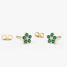 14K Emerald and Diamond Flower Studs Diamond Flower, Flower Studs, Diamond Color, Eternity Bands, Gold Yellow, Diamond Gemstone, Jewelry Ideas, Round Diamond, Amazing Jewelry