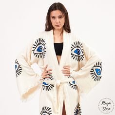 You may use Playa's kimonos for lots of areas of life such as luxury bathrobes, bohemian bathrobes, hijab dresses, organic housecoats, beach cover-ups, kimono jackets, ethnic kaftans, cardigans, women's robes, and bridal gifts. Playa kimono's are always with you when you want to be timeless but don't compromise on style; At the beach on a sunny day On a fun festival day On a day when you hang out with your friends During a shiny breakfast morning While enjoying a bath&beauty or during your medit Cream Open Front Kimono For Summer, White Long Kimono For Loungewear, Beach Season Robe For Loungewear, Beachwear Robe For Lounging At The Beach, White Robe With Kimono Sleeves For Beach Cover-up, White Wrap Robe For Vacation, White Wrap Kimono For Loungewear, Long Beachwear Robe For Vacation, Cream Summer Kimono For The Beach