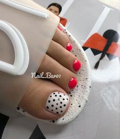 50+ Toe Nail Designs to give a New Meaning to your foot fetishes in 2024 | Hike n Dip Orange Toe Nails, Green Toe Nails, Purple Toe Nails, Pink Toe Nails, Pedicure Designs Toenails, Designs For Short Nails, Summer Toe Nails