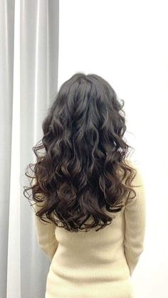 Curly Waves Hair, Perm For Wavy Hair, Korean Perm Hairstyles Women, Long Curly Asian Hair, Collarbone Wavy Hair, Wavy Long Hair Haircut, Long Wavy Hairstyles With Layers, Loose Curl Haircut, Wavy Hair Looks Hairstyles