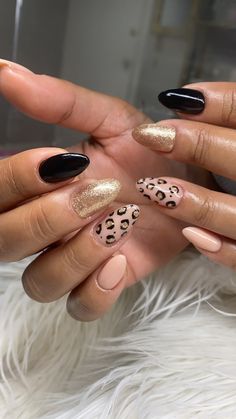 Nude almond nails with gold glitter and black matte with  cheetah print nail art. Chitah Print Nails, Leopard Print Nails Almond Shape, Almond Nails Designs Cheetah, Lepord Print Nail Design, Chetta Print Nail, Leapord Print Nail Art, Fall Cheetah Print Nails, Almond Nails Leopard, Nude Nail Designs Almond Shape