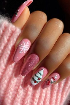 Red And Green Christmas Nails Acrylic, Cute Simple Christmas Nails Winter, Cute Christmas Gel Nails, Pink Thanksgiving Nails, Cristmass Nails 2024, Nail Christmas Designs, Girly Christmas Nails, Cute Nails Christmas, Girly Pink Nails