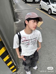 Guy Insta Poses, Clean Fits Men, Kpop Men Outfit, Poses For Men Instagram, Spiritual Fashion, Asian Streetwear, 사진 촬영 포즈, Pose Fotografi, Street Fashion Men Streetwear