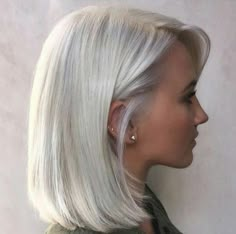 Ice Blonde Hair, Makeup Bridesmaid, Long White Hair, Trending Hair, Hairstyles Tutorial, Going Grey, Grey Hair Styles For Women, Gray Hair Cuts