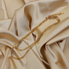 This Layered Gold Figaro Necklace, with its 18k gold-filled layers, brings a sophisticated flair. Its classic Figaro chain design offers timeless elegance, perfect for enhancing both everyday and formal ensembles. Necklace For Women Gold, Figaro Necklace, Figaro Chain Necklace, Layered Chokers, Daily Jewelry, Figaro Chain, Figaro Chains, Chain Design, Layered Look