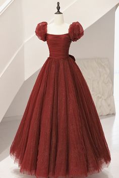 Prom Dress Cute, Prom Dress Inspo, A Line Prom Dress, Prom Dress Ideas, Prom Inspo, Perfect Dresses, Evening Dresses With Sleeves, Burgundy Prom Dress, فستان سهرة