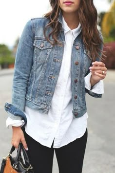 How To Wear Denim Jacket, Kemeja Denim, Looks Jeans, Mode Tips, Denim Jacket Outfit, Classic Denim Jacket, Mode Casual, Outfit Jeans, 가을 패션