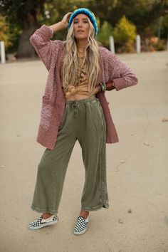 So Comfy Wide Leg Cropped Pant - Olive | Three Bird Nest Three Bird Nest, Earthy Outfits, Estilo Hippie, Boho Style Outfits, Winter Boho, Boho Pants, Wide Leg Cropped Pants, Wide Leg Pant, Hippie Outfits