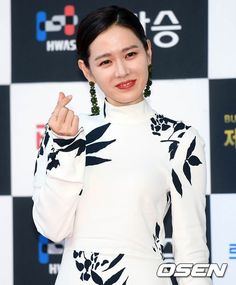 女優ソン・イェジン、第26回釜日映画賞授賞式に出席。13日午後、釜山・BEXCO。 WoW!Korea韓流LIVE Asian Doll, Beautiful Woman, South Korea, Kdrama, Women's Fashion, Drama, Education