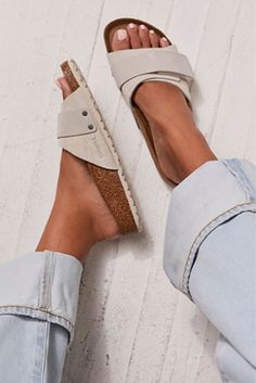 Oita Birkenstock | Free People Birkenstock Women, Cooler Look, Eva Sole, Look Fashion, Cute Shoes, Summer Shoes, Boho Outfits, Minimalist Fashion, Birkenstock