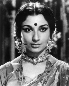 harmilaHappy Birthday Sharmila Tagore! | by Bollywoodirect | Medium Old Bollywood Movies, Bengali Beauty, Classic Posters, Makeup And Hairstyle, Vintage Hollywood Glamour, Portrait Study