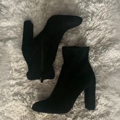 - Steve Madden, Black, 10m - Never Worn, Only Sign Are Slight Scuffs On Bottom From Trying On Inside (Shown In Pic) - Zipper On Inside Stassie Boots Steve Madden, Steve Madden Chicago Boots, Steve Madden Boots Ankle, Shoes Aesthetic, Luxury Tote Bags, Nails Today, Shoes Steve Madden, Awesome Tattoos, Dress Up Outfits