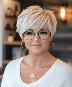 Short Layers, Edgy Short Hair, Short Layered Haircuts, Short Blonde, Nice Shorts, Short Hairstyles For Women, Womens Glasses, Layered Haircuts, Pixie Cut