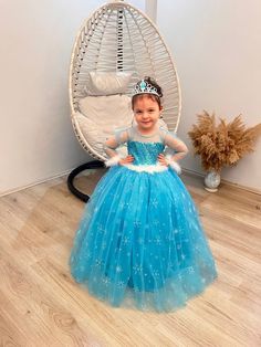 Frozen Dress Kids, Elsa Dress For Kids, Bridesmaids Colorful, Elsa Fancy Dress, Princess Dress For Kids, Elsa Crown, Elsa Outfit, Princess Photo Shoot, Frozen Outfits