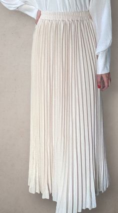 Modest high rise maxi skirt. Elastic waistband. Pleated. Fully lined for full coverage. Beige Pleated Skirt, Long Straight Skirt, Modest Maxi, Pleated Long Skirt, Pleated Maxi Skirt, Pleated Fabric, Abaya Fashion, Straight Skirt, Blouse Outfit