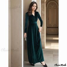 Olivia Mark - Velvet Evening Gown in Black for Formal and Cocktail Events with Versatile Styling Options Green Maxi Evening Dress For Winter, Green Velvet Dress Long, Green Winter Dress, Dresses For Formal Events, Velvet Formal Dress, Skirt Wedding Dress, Velvet Evening Gown, Velvet Bridesmaid, Velvet Evening Dress