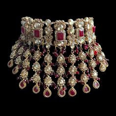 This full bridal set comes with a beautiful handmade choker in 3 colors along with matching earrings/passa/tikka. It is made of beautiful stones along with pearl drops to complete the look. Perfect for any special occasion as well as a gift to anyone! Gold Bridal Jewellery Indian, Gold And Pearls, Gold Necklace Wedding, Indian Choker Necklace, Kundan Jewellery Bridal, Jewelry Kundan, Handmade Chokers, Pearls Wedding, Kundan Necklace Set