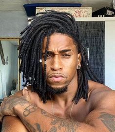 Also known as locs, dreads are a trendy, low-maintenance hairstyle for men, especially Black men who want to embrace their cultural heritage. Box Dreads, Box Braids Men, Dreadlocks Men, Dread Hairstyles For Men, Braids Men, Beard Styles Short, Dreadlock Hairstyles For Men, Single Braids, Hair References