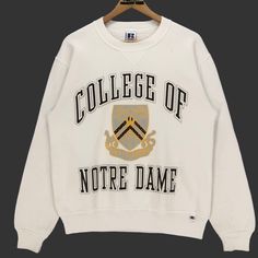 Vintage 90s College Of Notre Dame crewneck sweatshirt in white colour. Big logo printed on the front. Still in good condition. SEE THE PICTURES FOR MORE DETAILS. CONDITION : 9/10 MEASUREMENT Pit : 21 inch Length : 25 inch Shoulder : 20 inch Arm Length : 24 inch Size On Tag : M Recommended Size : S-M PAYMENT We accept PayPal only. The item will be ship 3-5 days once the payment has been made. SHIPPING DHL ONLY. USUALLY AROUND 7-21 DAYS BEFORE REACH THE DESTINATION. *NOTES TO BUYERS* PLEASE DO NOT Vintage College Sweatshirts, Cambridge College, Notre Dame Sweatshirt, Vintage Collegiate, Suite Ideas, Apparel Design Inspiration, University Of Notre Dame, Embossed Printing, Vintage College