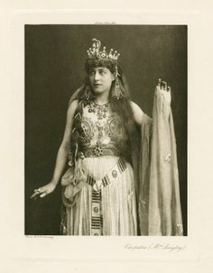 W&D Downey. Lillie Langtry as Cleopatra in Shakespeare's Antony and Cleopatra. Photograph, 1891. Folger Shakespeare Library. Lilly Langtry, Lily Langtry, Anthony And Cleopatra, Lillie Langtry, British Costume, Mata Hari, London Theatre, Fancy Dress Costume