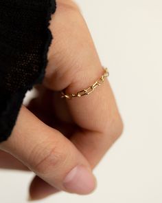 Paperclip Chain Ring - It's a simple and classic everyday jewelry that adds a beautiful sparkle to your finger :)   Perfect as a stacking ring or by itself. 14k gold filled.  ■ SHIPPING UPGRADES You can find shipping upgrades options in the drop bar menu when you check out.  * Within the U.S Regular First-class : 2-6 business days Priority : 2-3days Express : 1-2 days * International International Priority : 6-10 Business days Rush International Express : 3-6 business days * Our current processi Minimalist Jewelry With Solid Link Construction, Everyday Adjustable Tarnish Resistant Chain Ring, Everyday Minimalist Adjustable Chain Ring, Simple Cable Chain Link Jewelry, Delicate Link Jewelry For Everyday, Simple Everyday Link Jewelry, Simple Oval Everyday Jewelry, Dainty Oval Stackable Midi Rings, Simple Everyday Oval Jewelry