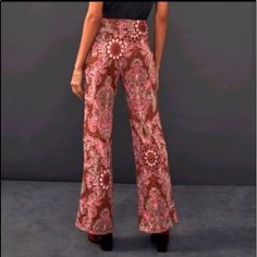 New With Tags Size 4 Retail $128 Colorway: Pink/Rose Retro Paisley Floral Print Pants With Side Zipper. Metallic Detailing In Paisley Print. Colors: Bright Pink, Brown, Metallic Rust, And White. Festive Yet Not Over The Top Holiday Vibes. Casual To Festive With A Change Of Accessories, Shoes, Top. Measurements - Waist: 14” Across Lying Flat Rise: 10 1/2” Inseam: 30” *C* Fitted Bottoms With Paisley Print For Spring, Fitted Paisley Print Bottoms For Spring, Chic Paisley Print Bottoms For Spring, Fitted Paisley Print Bottoms For Fall, Spring Paisley Print Trousers, Paisley Print Trousers For Spring, Fitted Paisley Print Spring Pants, Fitted Paisley Print Pants For Spring, Fitted Pink Printed Pants