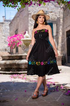 This Beautiful Strapless Dress boasts a Traditional Mexican floral design combined with a modern style dress. The pleated skirt combined with the strapless top makes it fun and flirty. It's made out of fine Mexican cotton and has elastic around the waist for a tighter fit. This dress is handmade and hand embroidered by Mexican Artisans in Oaxaca, Mexico. This dress comes in one size: Small/Medium Purchase the shoes modeled here: https://www.etsy.com/es/listing/796861329/zapato-artesanal-de-plata Outfit Mexicanos, Black Mexican Dress, Mexican Dresses Traditional, Mexican Party Dress, Frida Kahlo Dress, Folklore Style, Charro Quince, Mexican Style Dresses, Mexican Quinceanera Dresses