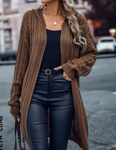 Autumn Fashion Over 40, Hooded Sweater Coat, Biker Fashion, Build Your Wardrobe, Look Winter, Weekend Fashion, Loose Cardigan, Dress Lingerie