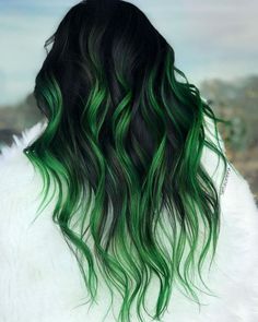 Green And Black Hair, Black And Green Hair, Emerald Green Hair, Edgy Hairstyles, Dark Green Hair, Green Hair Dye, Vivid Hair Color, Hair Color Unique