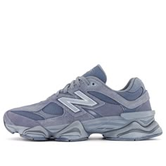 The New Balance 9060 'Arctic Grey' combines futuristic aesthetics with comfort. Its icy grey mesh upper, adorned with pigskin suede and synthetic leather overlays, exudes a sleek vibe. The jeweled NB 9060 logo on the tongue and embroidered ‘N’ logo on the side maintain signature vibes. The dual-density ABZORB midsole, pre-distressed for a vintage touch, features SBS heel cushioning. Anchored by a diamond-pattern rubber outsole, this shoe offers style and functionality. Nb 9060, Cute Online Clothing Stores, New Balances, New Balance 9060, Nike Air Max 98, Pretty Shoes Sneakers, Limited Edition Sneakers, New Balance Fresh Foam, Fresh Shoes