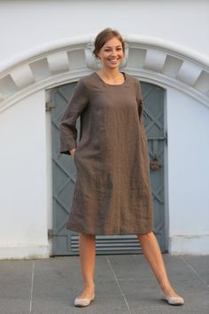 "Handcrafted Oeko-Tex Standard certified 100% European linen smock dress ideal for everyday wear. Perfect for springtime or chilly summer days. Always dress to kill! Neckline: round Silhouette: shift Length: ±41\"/105cm (we can make adjustments) Sleeve length: 3/4 Pockets: side seam Details: *Colour shown: wood brown *Model is wearing size M *Medium weight *Maternity-friendly *Relaxed fit *Not-ironed (and no need to) *Handmade by @LinenCloud Easy care: - Machine wash gentle - Wash seperately or Brown Linen Long Sleeve Dress, Casual Brown Linen Midi Dress, Casual Brown Linen Dress For Fall, Brown Linen Dresses With Pockets, Casual Brown Linen Dress With Relaxed Fit, Casual Long Sleeve Brown Linen Dress, Casual Brown Long Sleeve Linen Dress, Spring Brown Linen Beach Dress, Brown Knee-length Relaxed Fit Dress