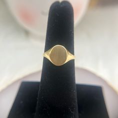 Beautiful 14k Yellow Gold Oval Signet Ring. Size 5.75 And Resizable. In Good Condition. Luxury Oval Signet Ring, Classic Gold Rings With Oval Link, Classic Gold Oval Signet Ring, Yellow Gold Oval Signet Ring With Polished Finish, Oval Yellow Gold Signet Ring With Polished Finish, Everyday Oval Jewelry Stamped 14k, Modern Gold Oval Ring, Heirloom Oval Jewelry That's Tarnish Resistant, Oval 14k Stamped Yellow Gold Jewelry