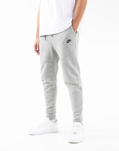 Urban Sweats With Pockets For Sports, Urban Gray Joggers For Sports, Urban Style Gray Joggers For Sports, Nike Urban Sports Bottoms, Nike Activewear With Pockets For Sports Season, Urban Gray Sports Bottoms, Nike Sporty Gray Joggers, Gray Urban Sport Bottoms, Urban Gray Bottoms For Sports