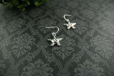 Starfish silver earrings, starfish studs, starfish jewelry, sealife jewelry Dimensions : 16mm X 16mm X 12mm (with earposts) Weight : 6g These are small and dainty starfishes I've sculpted in wax, and cast in sterling silver. They will nicely decorate your ears, reminding you of your last day at the beach... They comme as Studs, or pendant (just below the ear lobe) for the same price! Perfect as a gift for someone you love, or to treat yourself (you derserve it this jewel is delivered in a cute g Starfish Charm Earrings For Gift, Starfish Charm Earrings Gift, Gift Starfish Charm Earrings, Handmade Silver Starfish Earrings, Nickel Free Silver Starfish Earrings, Nickel-free Silver Starfish Earrings, Silver Earrings With Starfish Charm As Gift, Starfish Earrings With Star Charm As Gift, Starfish-shaped Earrings With Star Charm For Gift