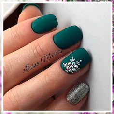 Christmas Nail Designs - Yes, Everybody Wants It! Isn't that what you are searching for? Visit now for more tips. Matte Green Nails, Green Nail Art, Nail Colors Winter, Green Nail, Super Nails, Her Nails, Winter Nail Art, Dark Nails, Winter Nail Designs