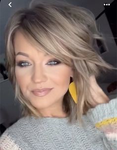 Woman’s Layered Haircut, Brondesbury Hair, Shoulder Length Hair With Bangs, Lisa Hair, Medium Hair Styles For Women, Blonde Hair Inspiration, Short Haircuts For Women, Sassy Hair, Short Layered