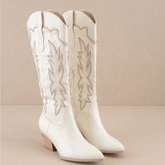 Brand New. These White Heeled Boots By Mi.Im Feature Intricate Stitching Patterns, Pointed Toes, And A Distinct Angled Heel, Perfect For A Stylish Look. Wedding Cowgirl Boots For Bride, Boots For Bride, Wedding Cowgirl Boots, White Heeled Boots, Cute Cowboy Boots, Razorback Shirt, White Cowboy Boots, Wrap Heels, Shoes Sandals Heels