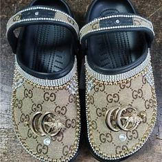 Brand New Custom Crocs Size 8 Diy Crocks, Junk Crocs, Customized Crocs Shoes, Bae Crocs, Gucci Crocs, Crocks Decor, Bedazzled Sandals, Designed Crocs, Croc Decor