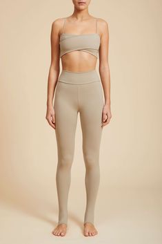 Prima ballerina, but make it Process. Live out your ballerina fantasies in our ballet-inspired leggings. Featuring a high waist and stirrup foot, this piece sticks with you from pirouettes to city strolls, capturing the spirit of dance and a hint of adagio in every movement. Ballet Workout Clothes, Ballet Leggings, Style 2025, Blue Thistle, Ballet Workout, Prima Ballerina, Gym Inspiration, Knitwear Dress, Gym Clothes