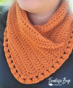 Crochet Herringbone Neck Warmer Easy Free Pattern - Traversebaycrochet.com Neck Warmers Crochet, Table Runners Diy Easy, Crochet Bead Stitch, Table Runners Diy, Crochet Herringbone, Neck Warmer Pattern, Grace And Yarn, Granny Squares Crochet, Bead Stitch