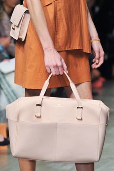 I love his karen walker bag Runway Bags, Walker Bag, Hand Bags For Women, Fashion Week Spring 2014, Spring Bags, Popsugar Fashion, Karen Walker, Leather Products, Bag Trends