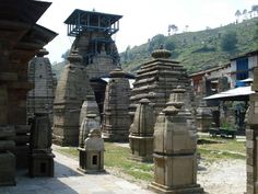 an outdoor area with statues and buildings in the background